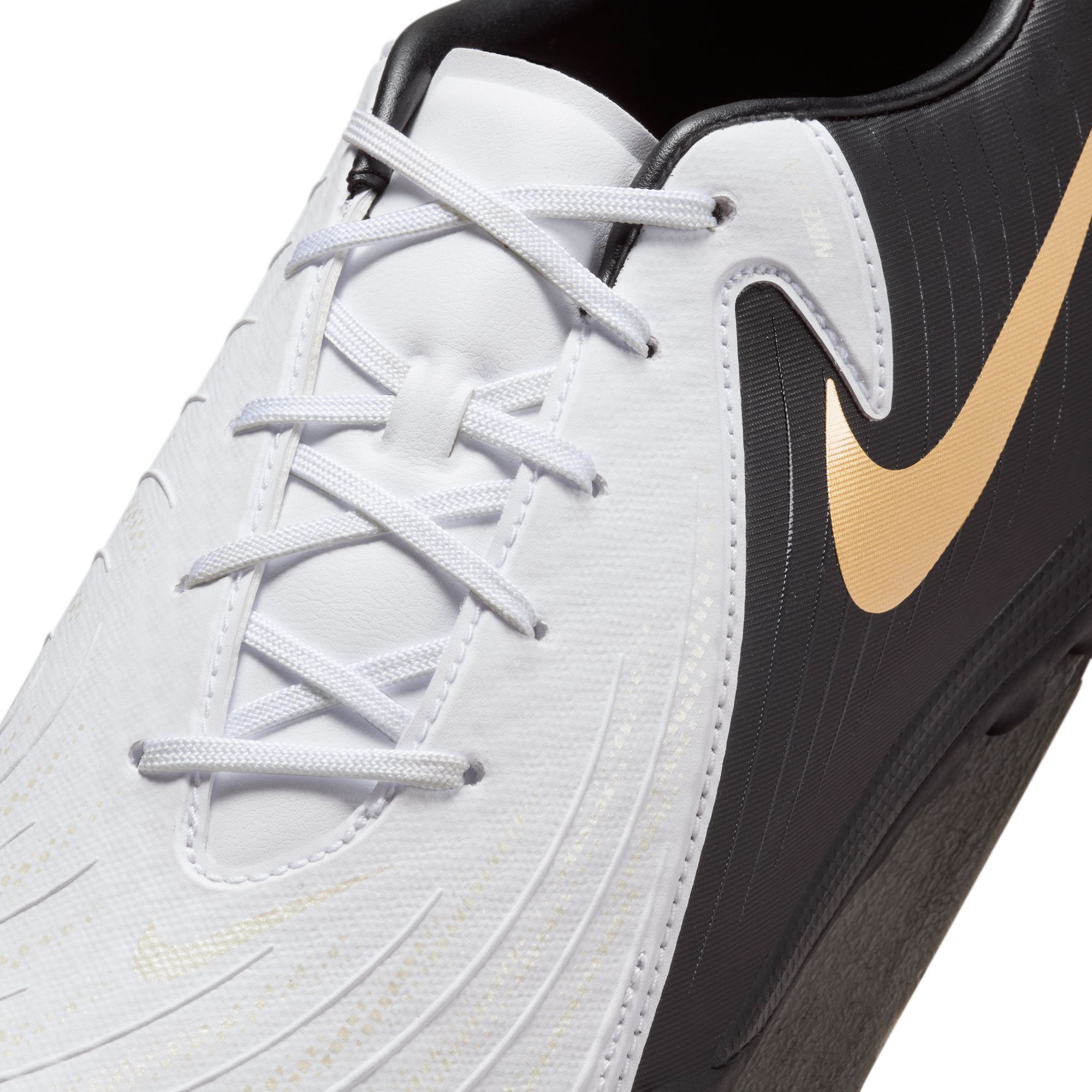 Nike Phantom GX 2 Academy, Blanco/Negro-Mtlc Gold Coin, hi-res